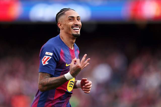 开云官方网站-拉菲尼亚帽子戏法，造5-2惨案！巴萨一雪前耻，皇马空欢喜一场