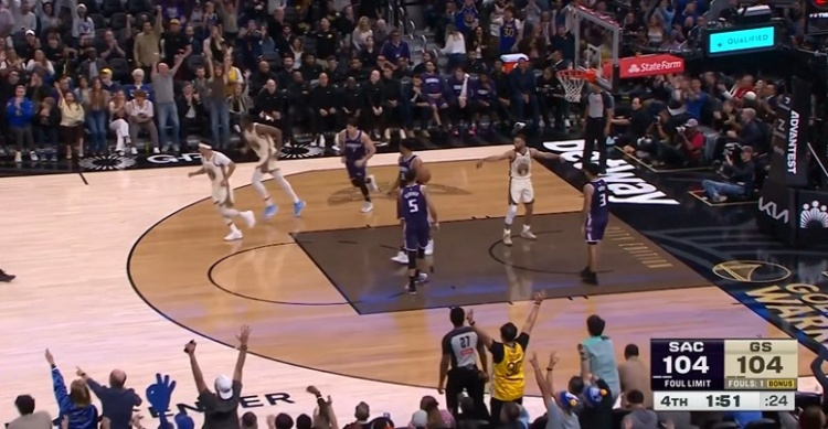 开云在线入口-力挽狂澜！库里三分命中扳平比分 随后助波杰姆斯基三分反超